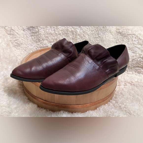 EUC Bueno Leather Burcu Women's Ruffle Flats Shoes Red Burgundy Size 10.5/ EU 41 - Picture 6 of 9